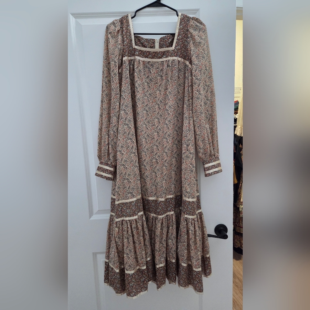 Gunne SAX size 9 Floral Long Sleeve Maxi Dress